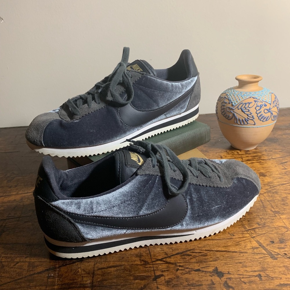 Unique Nike Shoes Women’s Size 9.5